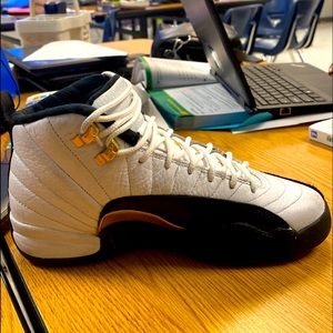 Selling these jordan 6s